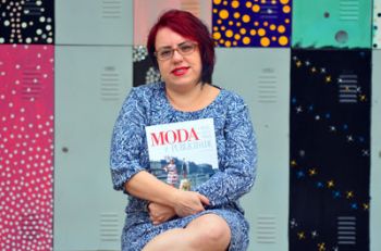 a autora maria claudia bonadio e formada pela unicamp e leciona no iadufjf desde o ano passado