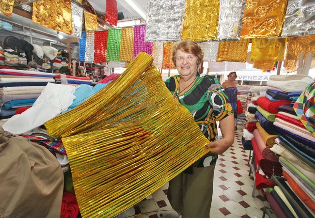 munira rahme da casa chic faz encomendas para o carnaval desde junho e esse ano chegou a vender 10 por cento mais do que em 2014