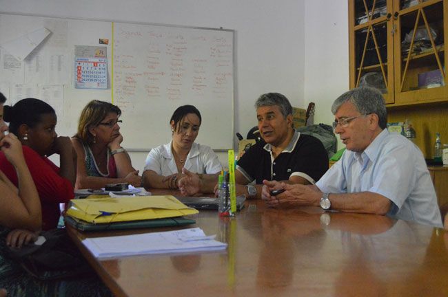 vereadores antonio aguiar e jose fiorilo ouviram a direcao da casa de saude apos vistoriarem dependencias da unidade