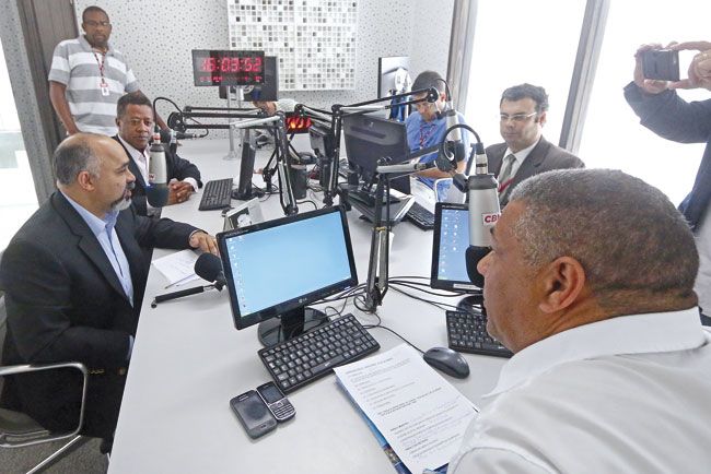 Ministro do Esporte em JF 2 ao lado do secretario carlos henrique alves da silva ministro george hilton concede entrevista a radio cbn juiz de fora leonardo costa04 09 15