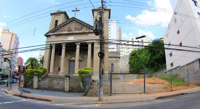 nova edificacao erguida ao lado da igreja vai ganhar jardim vertical fernando priamo