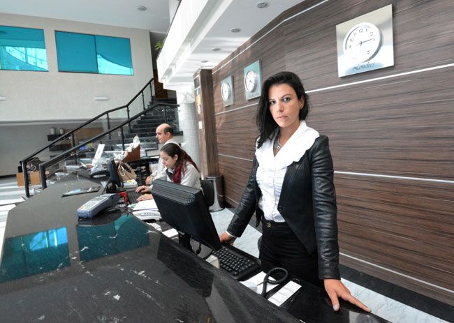Setor de serviços registra retração de até 40% 2 diretora de marketing do premier parc hotel paula falce aposta em parcerias e promocoes para garantir competitividade marcelo ribeiro09 06 16