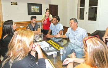 apos receber comissao andre mariano diz que ira manter proposta e ouvir sua comunidade