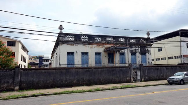 antigo predio da sre no mariano procopio esta abandonado desde 2009 e pode ser vendido por r 1 milhao olavo prazeres tombado em 2004 palecete santa mafalda causa indignacao em quem passa pela rua leonardo costa