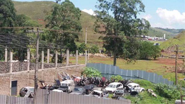 matagal e ferro velho em galpao preocupam moradores do entorno da rua martins barbosa liliane cristina do nascimento