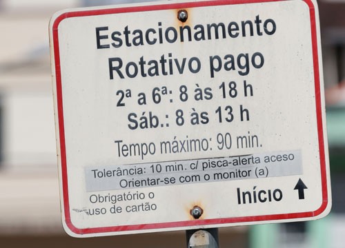 Câmara rejeita veto e projeto sobre estacionamento rotativo pago será lei