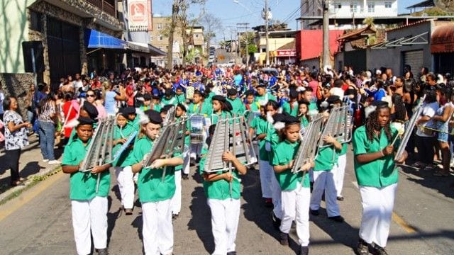 desfile civico capa lara