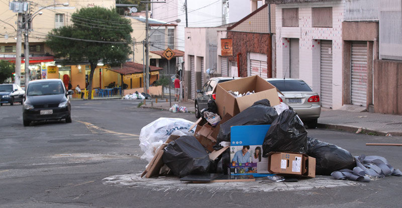 FELIPE COURI/01-09-14 Condutores se queixam de visibilidade comprometida na Av. Nossa Senhora do Líbano