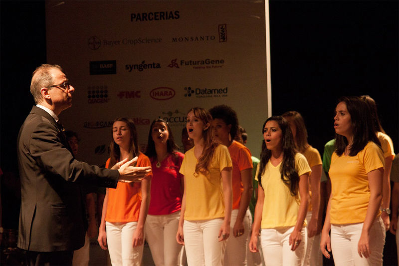 DIVULGAÇÃO Coral da Universidade Federal de Viçosa interpreta Beatles, The Police e Tim Maia Coral da Universidade Federal de Viçosa interpreta Beatles, The Police e Tim Maia