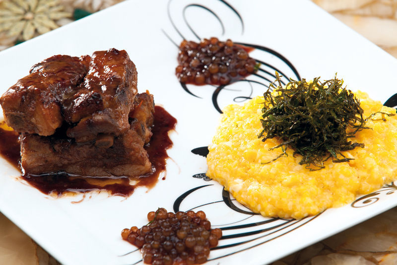 JF Sabor começa nesta terça com mais de 50 opções 10 Costelinha com risoto de quirera e caviar de jabuticaba/Mosaico
