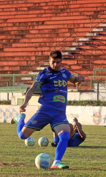 Revezamento bem-vindo 2 Douglas deixou sua marca no último jogo do CarijóLEONARDO COSTA