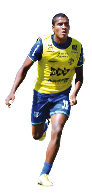LARA TOLEDO/12-09-14 Elder Santana era dúvida, mas treinou bem, vai para o jogo e quer gol