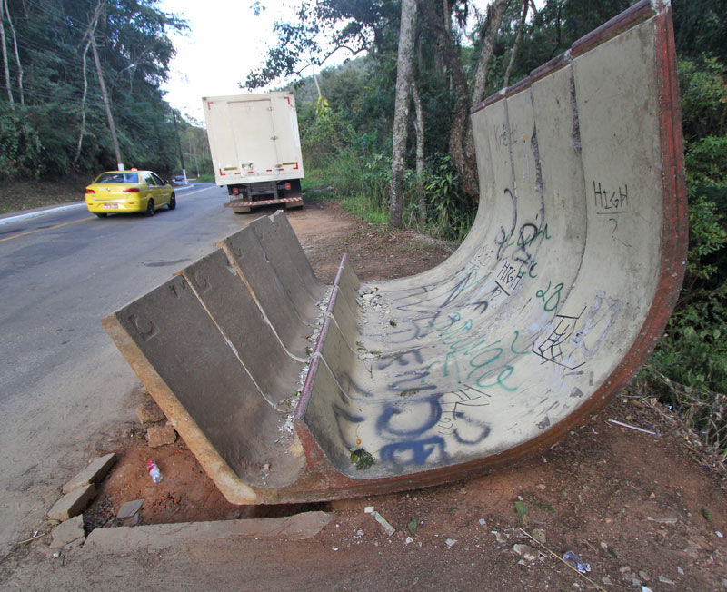 Equipamento urbano fica na Rua Júlio Menini