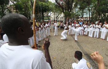 Grupos se apresentaram no Parque Halfeld no Dia Municipal da Capoeira
