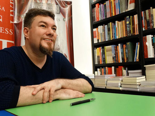 ADRIANA LUNARDI/DIVULGAÇÃO Max Mallman participa da 'Towel con', com o lançamento de seu mais novo livro