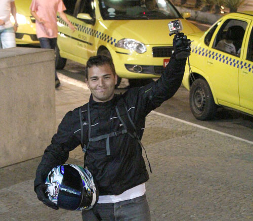 Motociclista Fábio Luiz de Azevedo gastou 18 minutos entre a rodoviária e o Independência Shopping