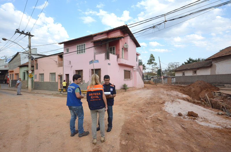 Casa volta a ser interditada 2 Problemas começaram após obras na esquina das ruas da Bahia com Espírito Santo
