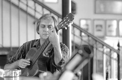 FOTOS DIVULGAÇÃO Roger Resende mostra canções do mais recente álbum e já prepara novo trabalho para 2015