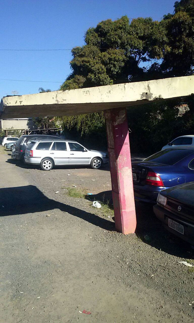 Usuários alertam que estrutura, no Distrito Industrial, está tombando