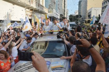 Aécio, Pimenta, Anastasia e correligionários fizeram carreata pelas ruas centrais