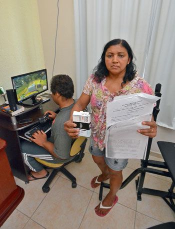 Ana Santana não consegue o medicamento adequado para tratamento do filho há quatro meses