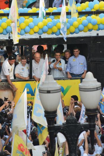 Em comício na esquina das ruas Halfeld com Batista, tucanos mostraram confiança na virada sobre Marina