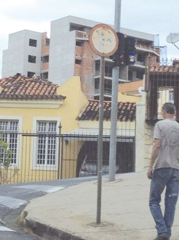 Equipamento urbano fica na esquina das ruas Severiano Sarmento e Pedro Botti