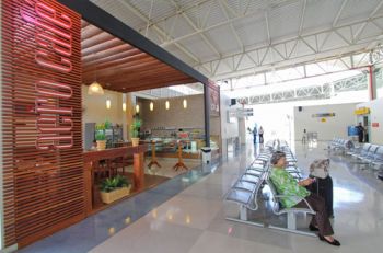 FELIPE COURI Hoje o Aeroporto Itamar Franco é administrado sob regime de terceirização