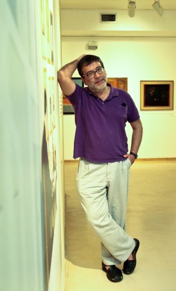 Idealizador de um dos maiores eventos de poesia do mundo, Sandoval é também escritor, tradutor e professor