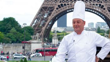 Jean Reno dá vida ao renomado chef Alexandre