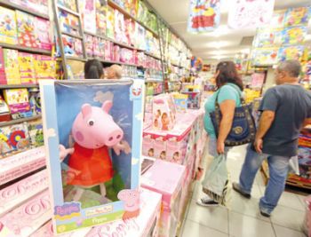LEONARDO COSTA/03/10/2014 Lojas de brinquedos já reforçaram os estoques para atender aos pedidos