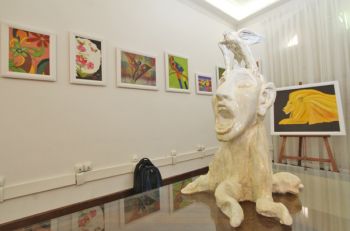 FOTOS FELIPE COURI Quadros, esculturas e poesias integram a exposição