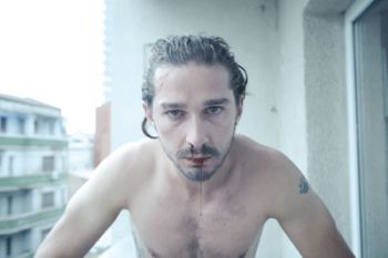 Shia Labeouf é Charlie, um homem que descobre o grande amor em sua viagem pelo leste europeu