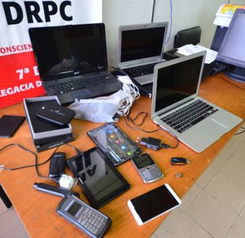Em endereços do suspeito, foram recolhidos notebooks, tablets, HD portátil, pen drives e telefone via satélite