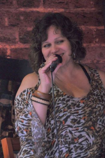 Gisa Stenner se apresenta com diversos convidados no Pró-Música