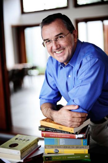 Laurentino Gomes e Marina Colassanti vencem livro do ano 4 Laurentino Gomes vence Livro do Ano pela terceira vez