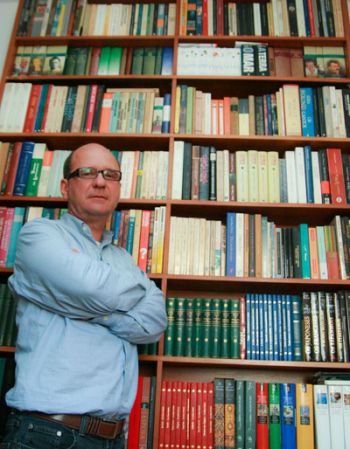 FERNANDO PRIAMO Luiz Ruffato lança 'Flores artificiais' no Mamm