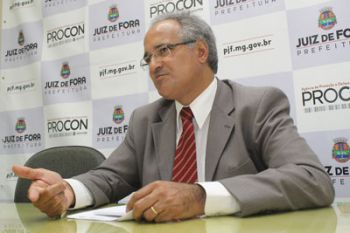 FELIPE COURI Nilson Ferreira Neto, do Procon, aponta orienta consumidores