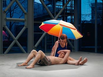 Esculturas de Ron Mueck, no primeiro piso, atraem mais público para o local