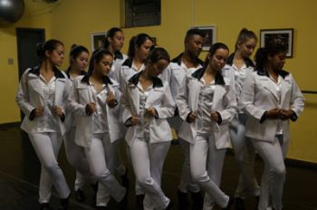 Movimentos Grupo de Dança mistura teatro e dança no espetáculo 