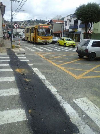 Piso já apresenta rachaduras depois de recomposição