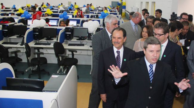 Governador Antônio Anastasia e o prefeito Custodio Mattos visitam as posições de atendimento