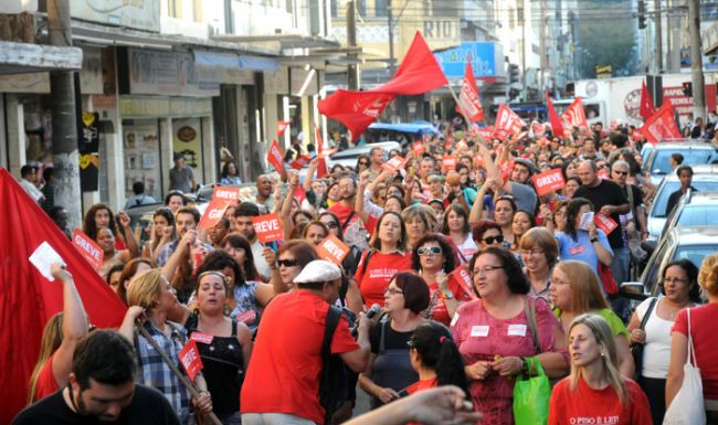Professores tomaram o Centro da cidade