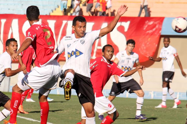 Jogadores se empenharam, mesmo com 1 a menos