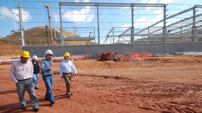 Custódio conheceu as futuras instalações da empresa que investirá R$ 75 milhões na nova unidade