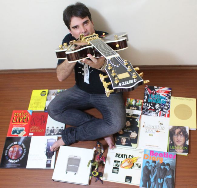 Leonardo Costa/18-09-12 Coordenando o Fab fifty, Rodrigo Andrade faz tributo aos Beatles, sua maior influência musical