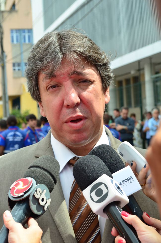 Pelo Facebook, Antônio Jorge anunciou saída dizendo que se prepara para novos desafios