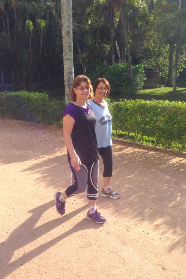 Alcione e Maria Catarina caminham todas as manhãs no parque do Museu Mariano Procópio