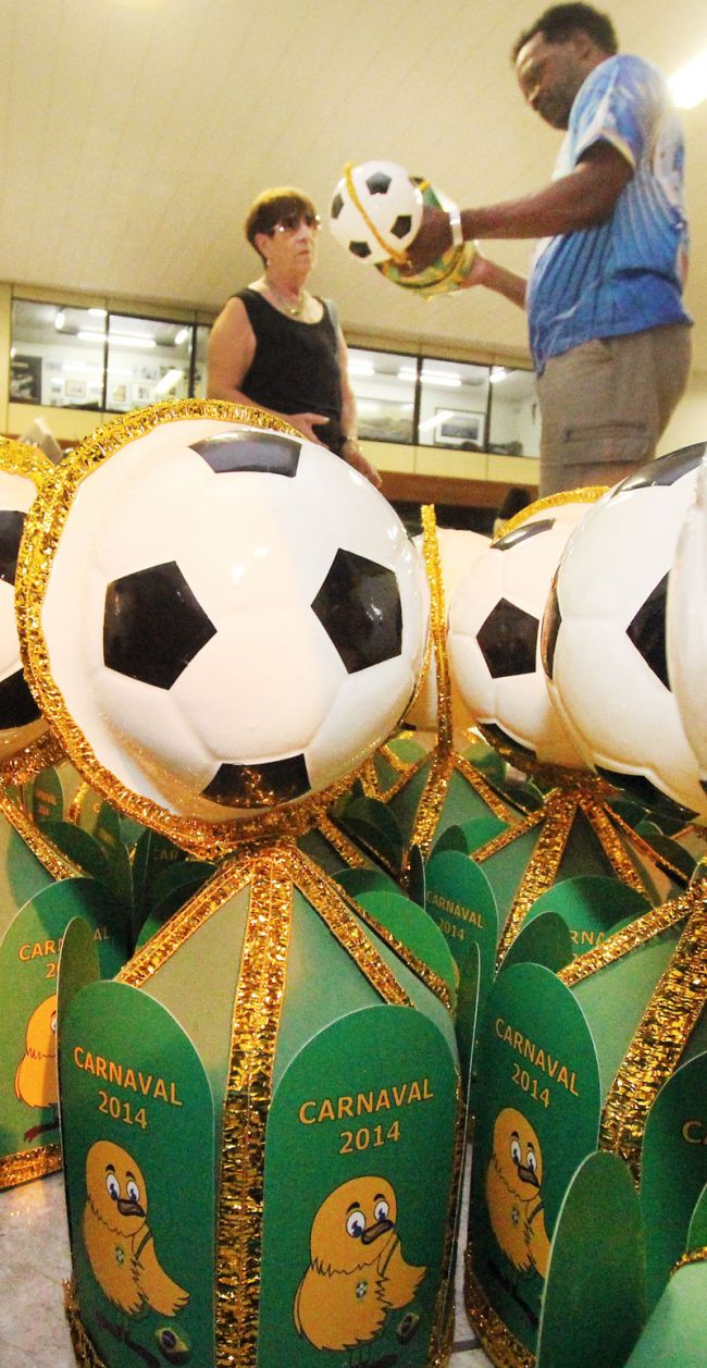 Felipe Couri Integrantes do Bloco Pintinho de Ouro vão desfilar com uniformes de futebol, em verde e amarelo