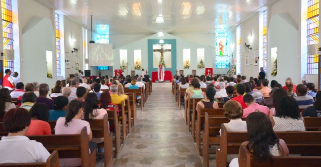 Olavo Prazeres/28-10-13 Fiéis encheram a igreja dedicada ao santo